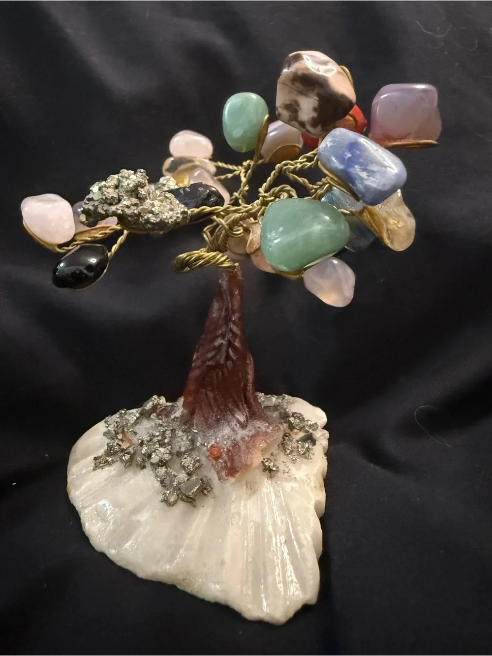 Gemstone‎ Tree Sculpture with Polished Stones